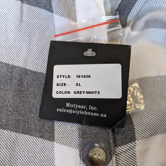 XL Style Envy White/Grey Plaid Blouse/Button-Up - Picture 4 of 5